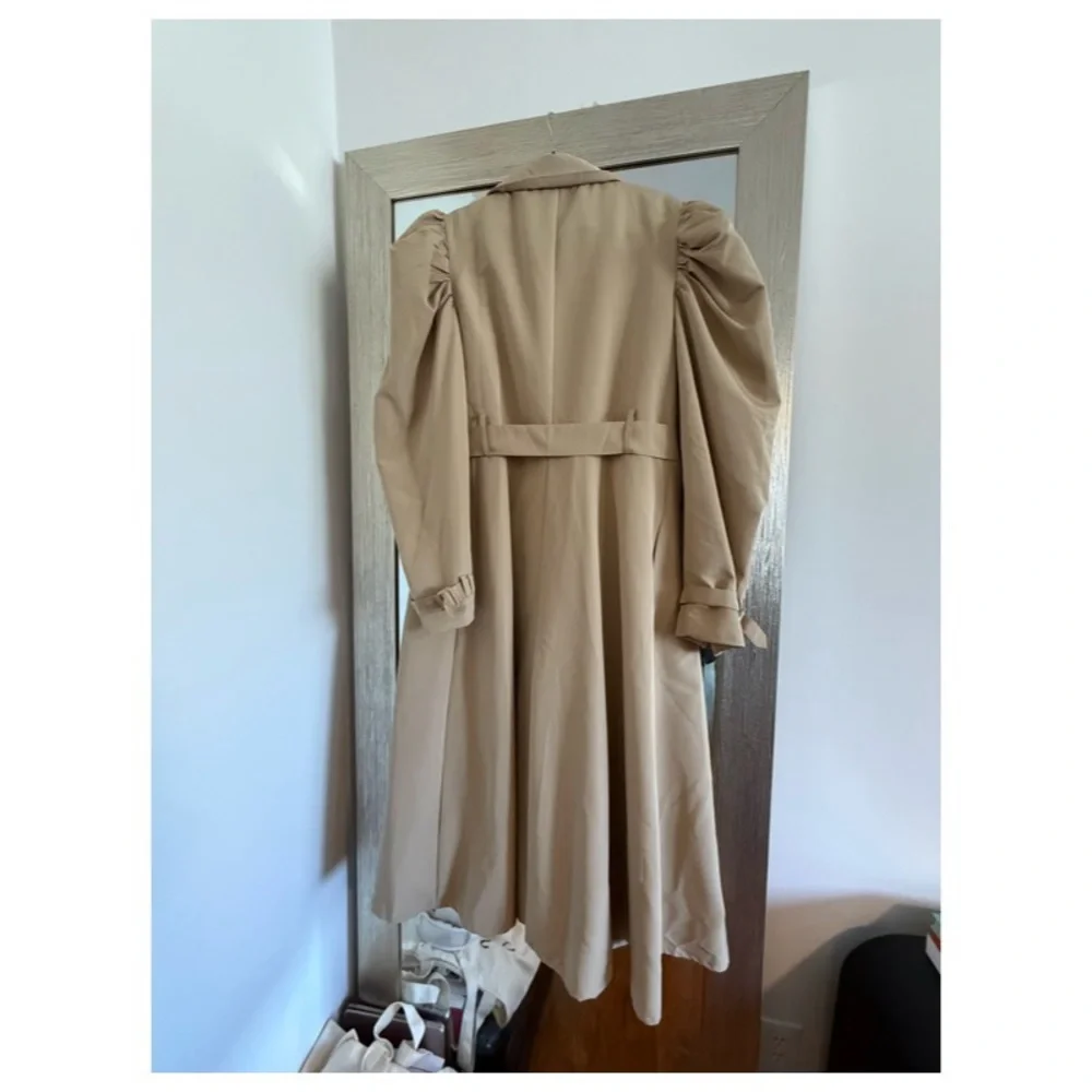 Boutique NWT Trench - Picture 4 of 7